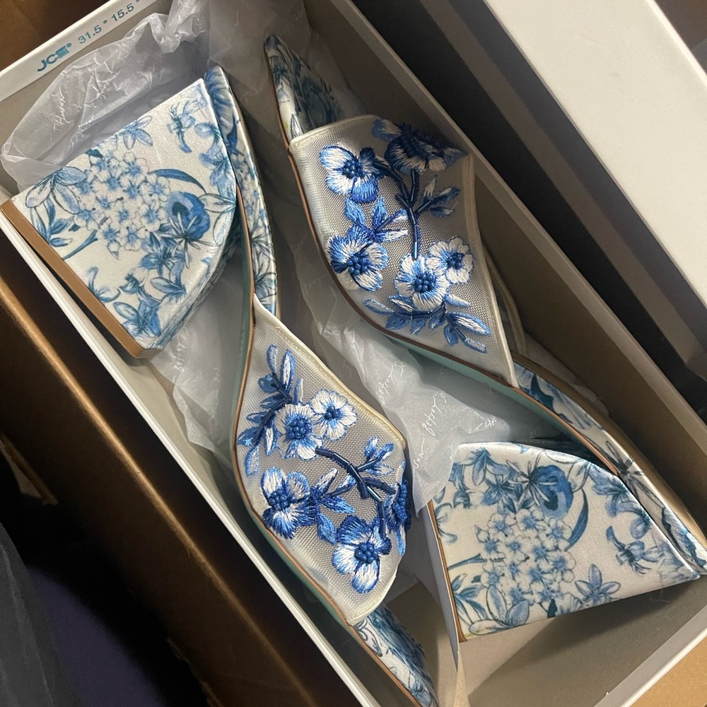 Blue Floral Women's Shoes - Picture 2 of 3